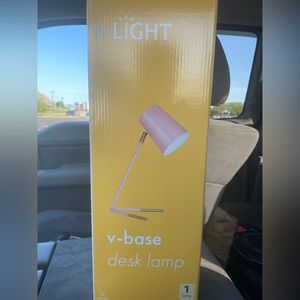 V-light v-base desk lamp